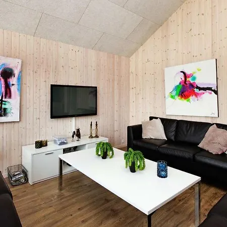 Eskilstrup Sleeps 16 Pool Wifi Feriehus *